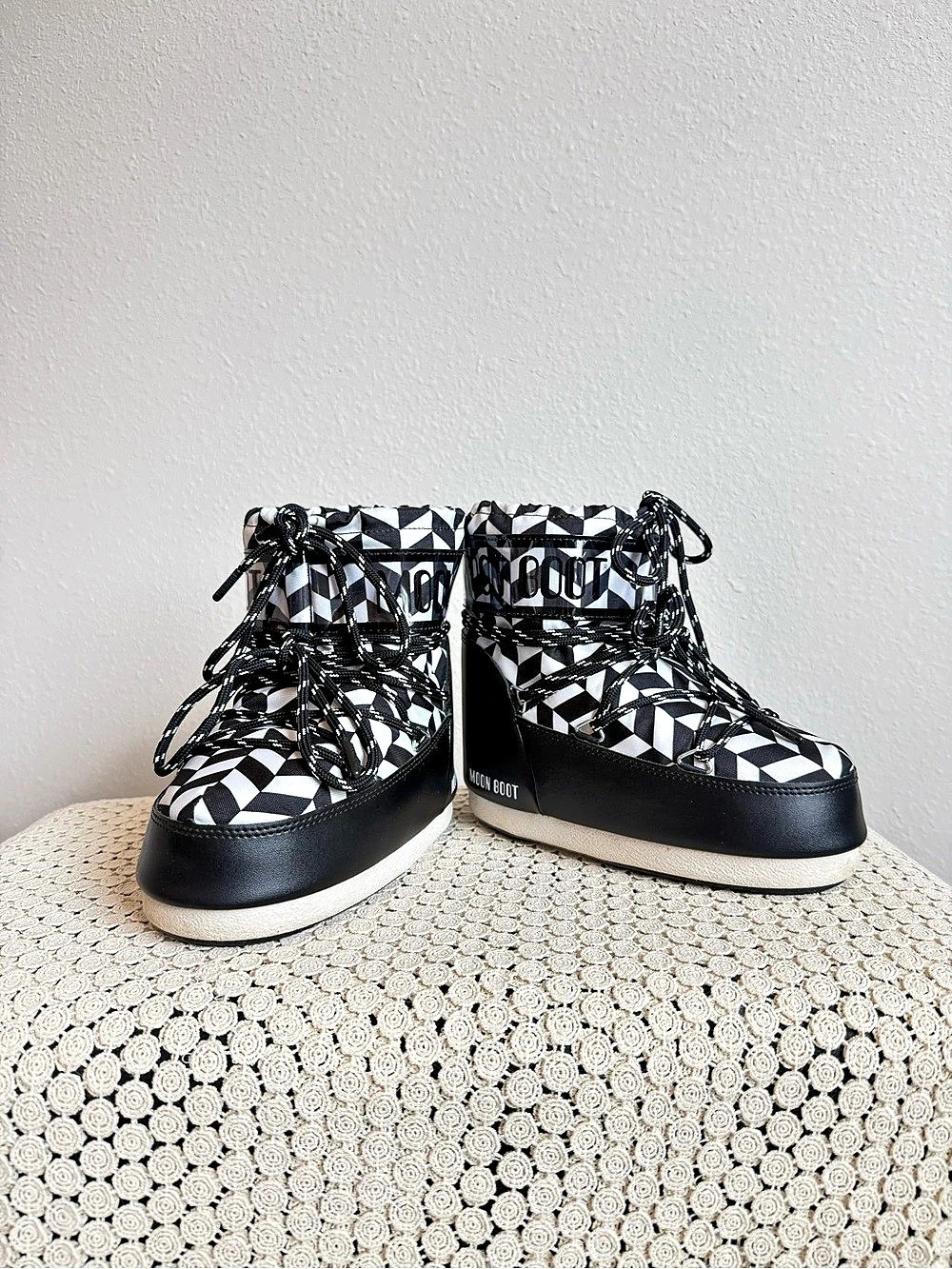 Moon Boot Icon Low Geometric Snow Boots Black & White EU 33-35